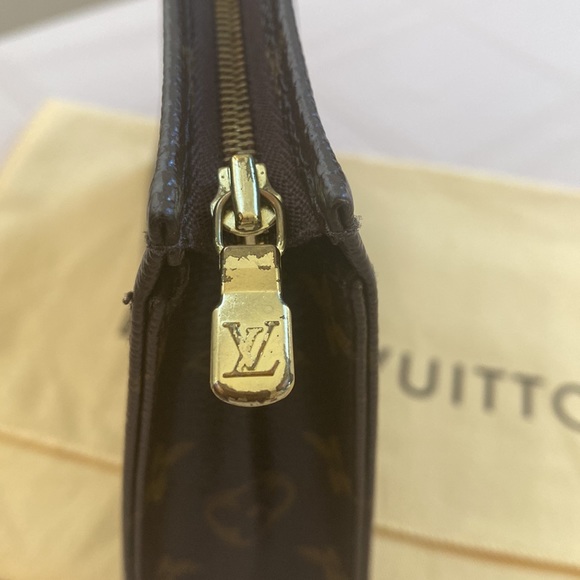 Authentic Louis Vuitton toiletry pouch 19 - Picture 4 of 8